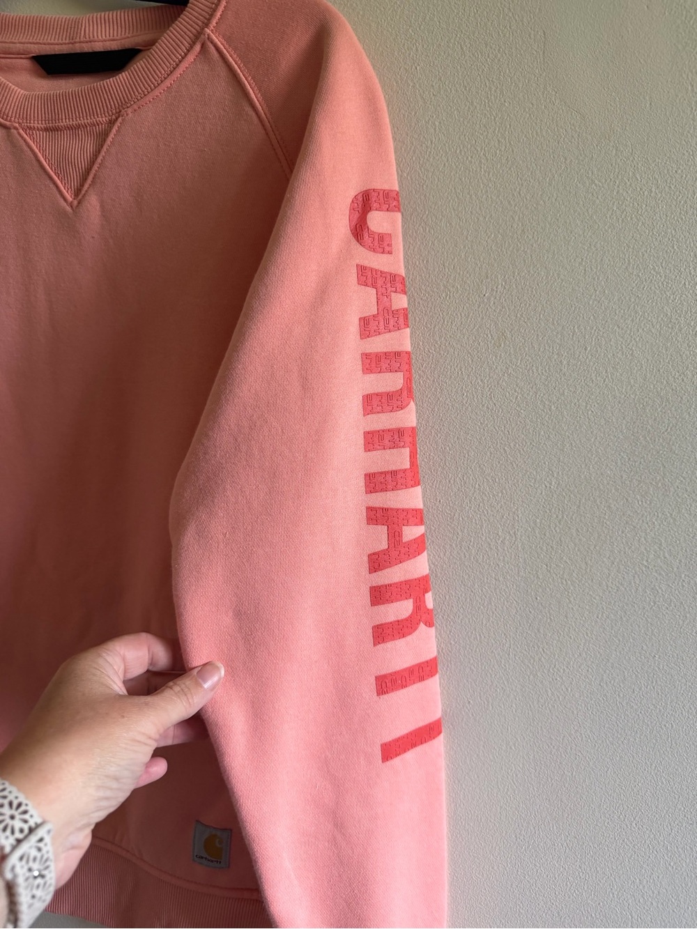 Women’s Carhartt Crewneck Sweatshirt in Coral size small - Picture 2 of 6